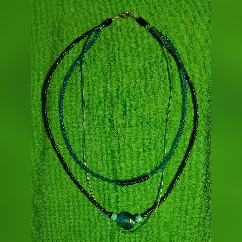 🍁🌺💎Handmade triple beaded necklace with earth like pendant and clasp
